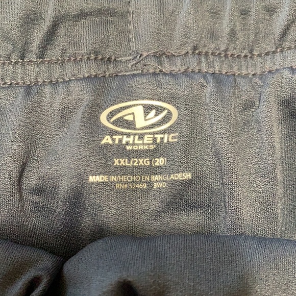 plus athletic shorts - Picture 2 of 3